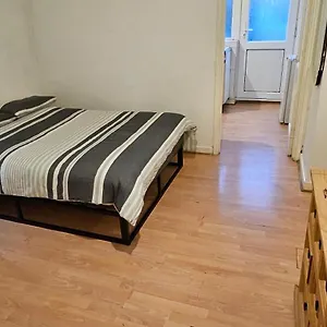  Apartment No Frills & Nothing Fancy 1 Bed Centre United Kingdom