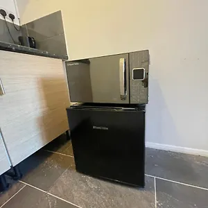 Fantastic Studio, Private Bathroom And Mini Kitchen. Apartment